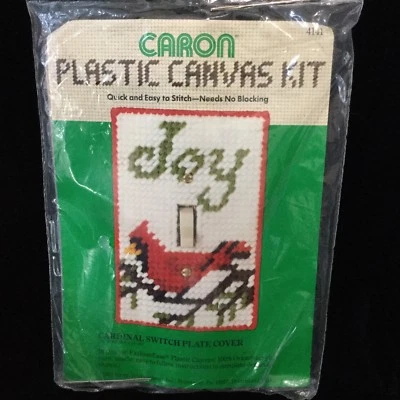 Caron Cardinal Joy Plastic Canvas Kit Switch Plate Cover 4141 Christmas 1982 - Изображение 1 из 3