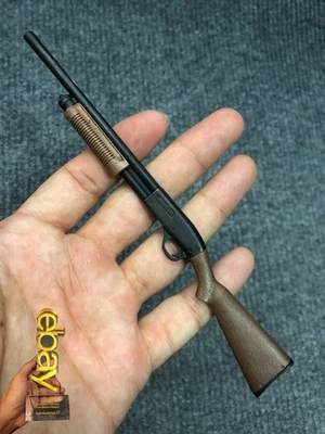 1/6 Hot Toys MMS136 Terminator Tech Noir T-800 Shotgun for Action Figure - Image 1 of 4