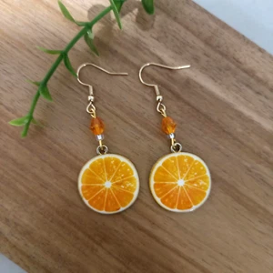 Round Orange Slice Dangle Earrings Gold Hooks Fruit Party AUS Free Postage - Picture 1 of 3