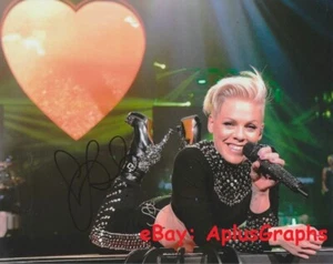 P! NK (ROSA)... Cantante de la verdad sobre el amor - FIRMADA - Imagen 1 de 1