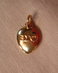Beta Sigma Phi Heart Charm - 1981 - Imagen 1 de 4