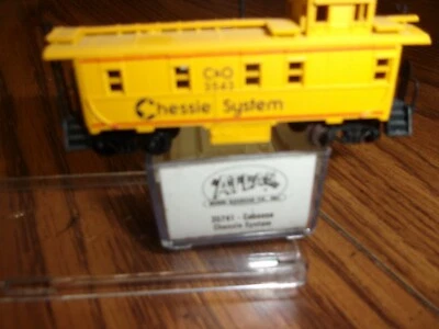 Atlas b 35741 N-scale Chessie System Caboose #3545 - Image 1 of 2