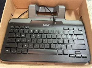 Belkin B2B130 Kabelgebundene Tablet Tastatur mit Ständer für iPad (Lightning Connector) - Bild 1 von 3