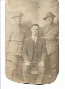 Original WWI Photo of an unidentified Aussie diggers & civilian. 3 brothers - Picture 1 of 2
