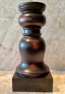 Portavelas Pottery Barn torneado madera maciza RYLAND pilar mediano 14" caoba Foto 1 de 4