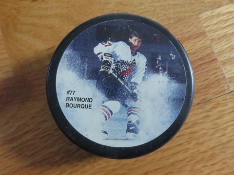 Commemorative 1995 NHLPA Sport-Flash RAY BOURQUE No. 77 BOSTON BRUINS Puck Cover