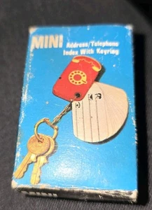 Portachiavi vintage rubrica telefonica mini notebook portachiavi nuovo in scatola Hong KONG - Foto 1 di 4
