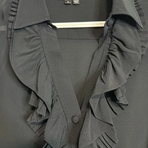 Theory schwarze taillierte Rüschenbluse Gr. S - Bild 1 von 8