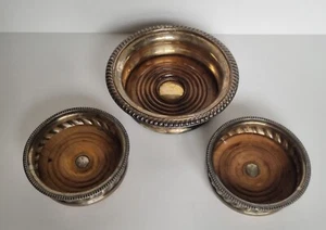3 UNTERSETZER FLASCHENUNTERSETZER VERSILBERT WEIN WEINFLASCHEN UNTERSETZER ANTIK - Bild 1 von 15