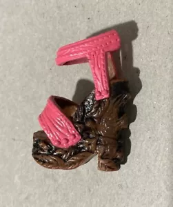 Ever After High Dolls Cedar Wood First Chapter Signature Odd Left Shoe - Picture 1 of 2