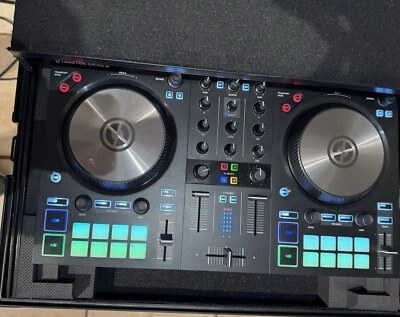 Native instruments Traktor S2 DJ USB Turntable Controller.  - Image 1 of 4