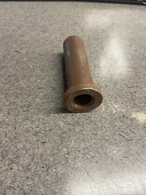 IDLER PIVOT FOR GLEANER E COMBINE 71130675 - Image 1 of 2