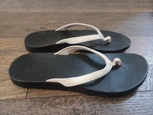 Olukai Women's Puawe Flip Flop Sandal - White/Black US Size 7.5 - Picture 1 of 5