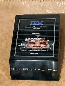 IBM ADQUIRIDO INFODYNE 2008 ACRÍLICO PISAPAPELES PREMIO RECUERDO RARO ÚNICO 5,5X4 - Imagen 1 de 5