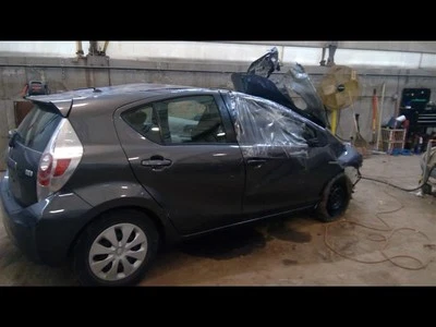 Pinza de pasajero delantera Prius C VIN B3 compatible con 12-19 PRIUS 3728678 Foto 1 de 4