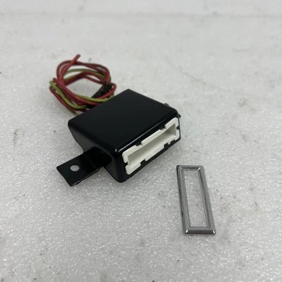 1972-1973 OEM REFIN MERCURY COUGAR XR7 SUJETAR CINTURONES DE SEGURIDAD LUZ DE ADVERTENCIA Y BISEL Foto 1 de 4