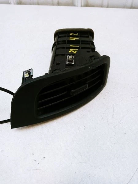 2010-2011 KIA FORTE SEDAN DRIVER LEFT CENTER VENT GRILLE TRIM OEM USED  - Изображение 1 из 4