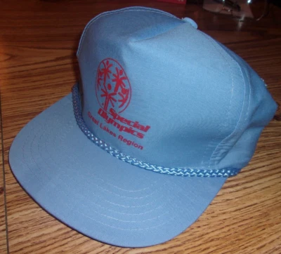 SOMBRERO/GORRA CUERDA AZUL CLARO REGIÓN GRANDES LAGOS OLÍMPICOS ESPECIALES Foto 1 de 4