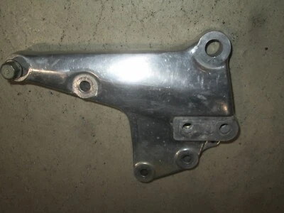 HONDA 1979 CB400T1 T11, 1980 - 1981 CB400T SUPORTE DE DEGRAU DIREITO 50600-413-010 - Imagem 1 de 4