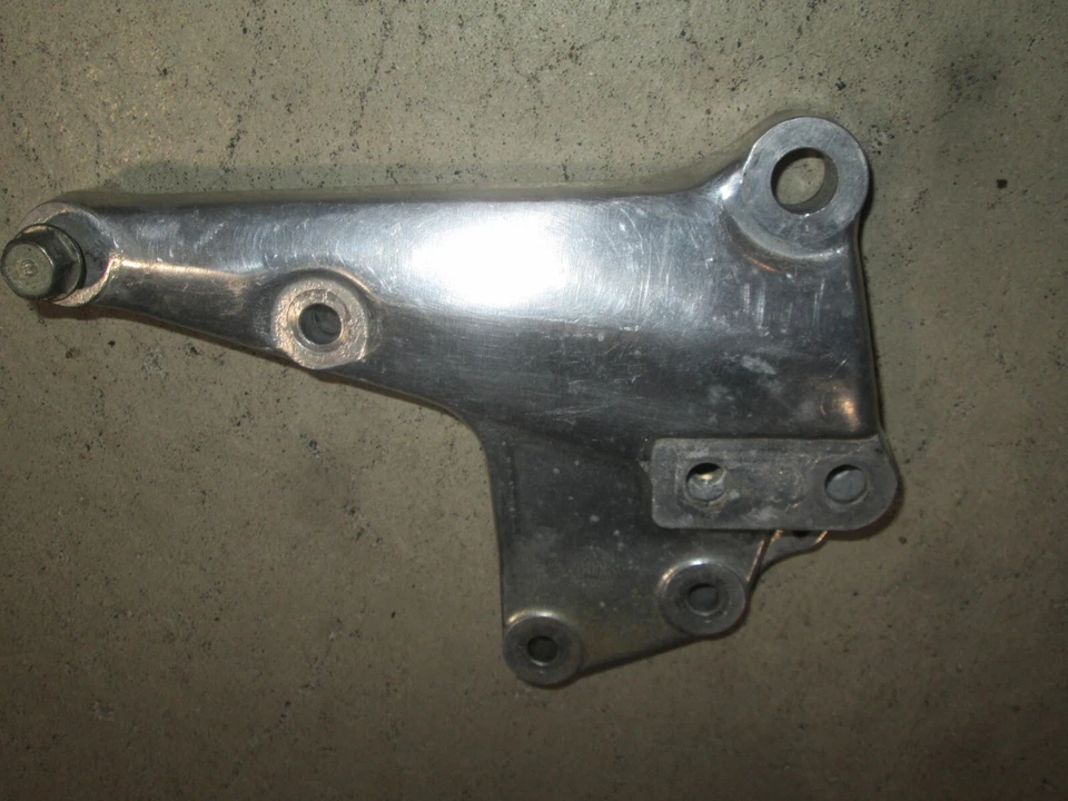 HONDA 1979 CB400T1 T11, 1980 - 1981 CB400T ПРАВЫЙ ПОДНОЖКА ДЕРЖАТЕЛЬ 50600-413-010 - Изображение 1 из 4