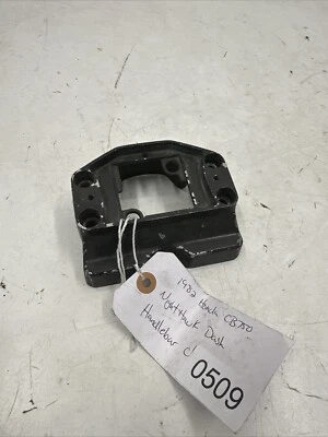 82 HONDA CB750SC CB750 NIGHTHAWK 750 ABRAZADERA DE MANILLAR SUPERIOR CAJA DE FUSIBLES CARCASA Foto 1 de 4