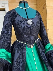 Tudor Era Gown, 2 piece set - Picture 1 of 10