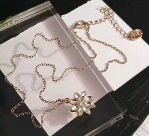 TIME and TRU Gold Tone "SNOWFLAKE/FLOWER" Clear Rhinestone Pendant 18" Necklace! - Picture 1 of 8