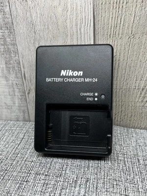 Cargador de batería Nikon MH-24 Foto 1 de 4