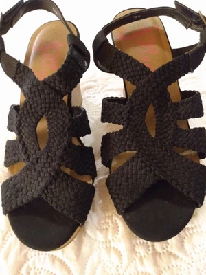 NUEVA Sandalia de Cuña Para Mujer JELLYPOP COMFORT Fit Fraisia Negra Lona Talla 7.5 M Foto 1 de 4