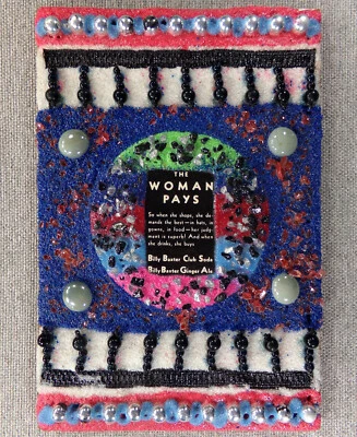 "LA MUJER PAGA" Collage Arte 1/1 Original Sobre Madera Anuncio Vintage 2025 Glenn Shiring Foto 1 de 4