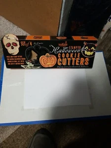 Williams Sonoma, WS Kids, Stamped Halloween set of 4 cookie cutters New in box - Picture 1 of 7