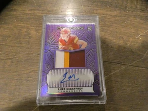 2024 Panini Obsidian Luke McCaffrey Rookie Auto TRES COLORES Patch Commanders/49 - Imagen 1 de 4