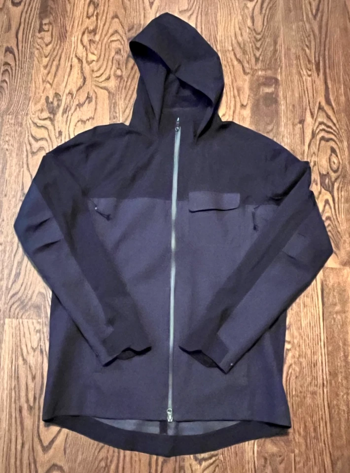 Lululemon Jacket Mens Large Hooded Water Resistant Gray Black Raincoat EUC - Image 1 of 4