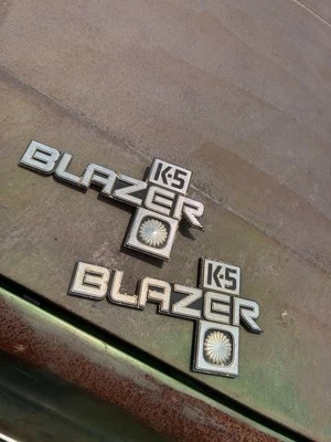 Chevrolet Blazer K5 1981 1982 1983 1984 1985 1986 1987 emblema lateral OEM Foto 1 de 4