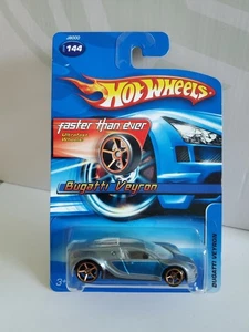 Hot Wheels 2006 - 144 Bugatti Veyron Silver/Blue - Faster Than Ever FTE - Picture 1 of 5