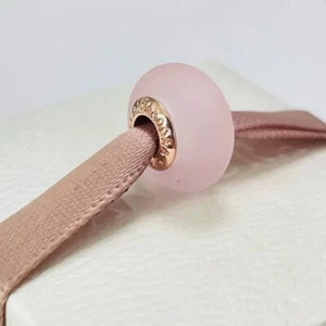 Charm Pandora in Vetro di Murano Rosa Opaco 789421C00 - Foto 1 di 7