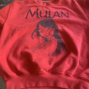 Disney Mulan Sweatshirt Crewneck Kid Child 9/10 Red Ming-Na Wen - Picture 1 of 6
