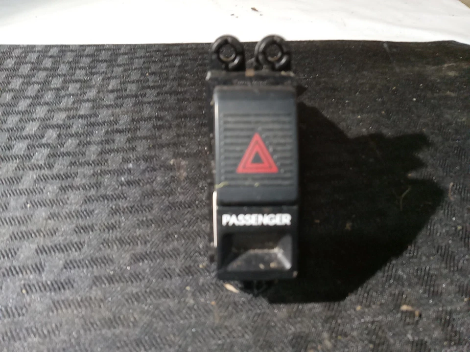 2008 ACURA RL INTERRUPTOR DE PERIGO P/N M26991 PEÇA HONDA ORIGINAL DO FABRICANTE - Imagem 1 de 4