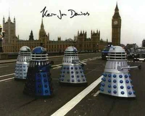 Doctor Who Autograph: KEVIN JON DAVIES (Thirty Years in the TARDIS) Signed Photo - Imagen 1 de 1