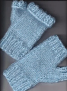 Ladies/teen Blue Fluffy Chunky fingerless Mittens/Mitts Ladies CHARITY MAKE - Picture 1 of 1