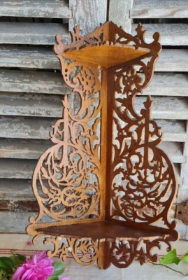 ANCIENNE ETAGERE D'ANGLE EN BOIS SCULPTE - Photo 1/4