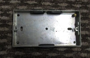 4-Gang Metall Rückwand Box 16mm für vier 2-Wege Lichtschalter neu etwas staubig. - Bild 1 von 1