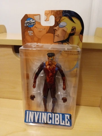 New McFarlane Toy Skybound Exclusive Invincible Bloody Amazon Yellow Blue Figure Cover