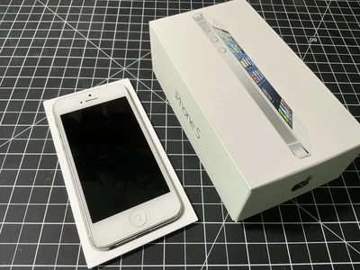 老式和收藏苹果 iPhone 5 A1429 智能手机白色/银色 16GB 带 WiFi — 第 1/4 张图片