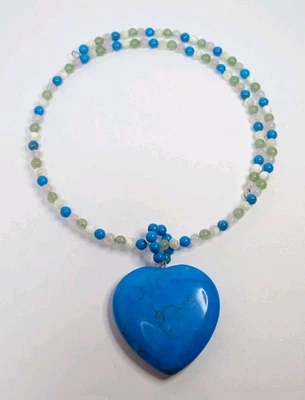 Gargantilla de piedras preciosas collar bobina howlita azul turquesa corazón piedra calmante Foto 1 de 4