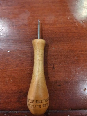 Vintage  Curved Rug Hooking Tool, Wood Handle in great Condition! - Image 1 of 3