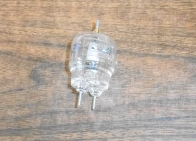 Tubo de vacío Eimac 15R DE COLECCIÓN - excedente de la Segunda Guerra Mundial - vidrio de uranio - sin probar Foto 1 de 3