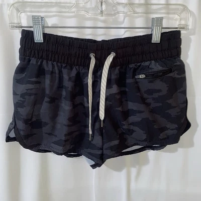 Vuori Clementine Shorts Womens Size Small Camo Print 2” Inseam Lined Zip Pocket - image 1 of 3