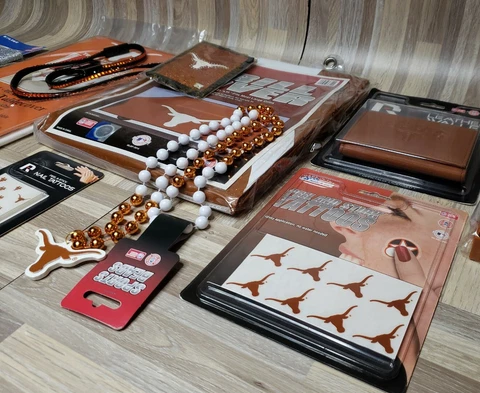 Texas Longhorns Lot Of 9 Tablecover/ID wallet/ Grill Cover/ Sports Beads/+ more Cover
