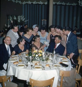 Vintage Stereo Realista Foto 3D Slide MATRIMONIO Gruppo Controlla Sposa Nuovo Anello - Foto 1 di 2